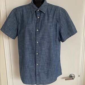Tommy Hilfiger, Men’s Short sleeved button down Denim Shirt Men's in Size Large